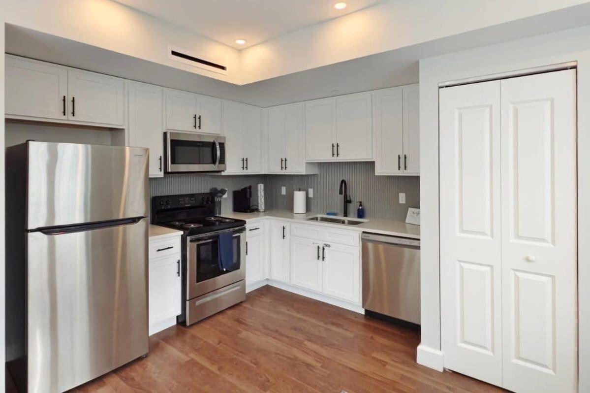 Fun Cozy Apts - 1 25 Mile Walk To Tiaa Bnk Fld Jacksonville Exteriör bild